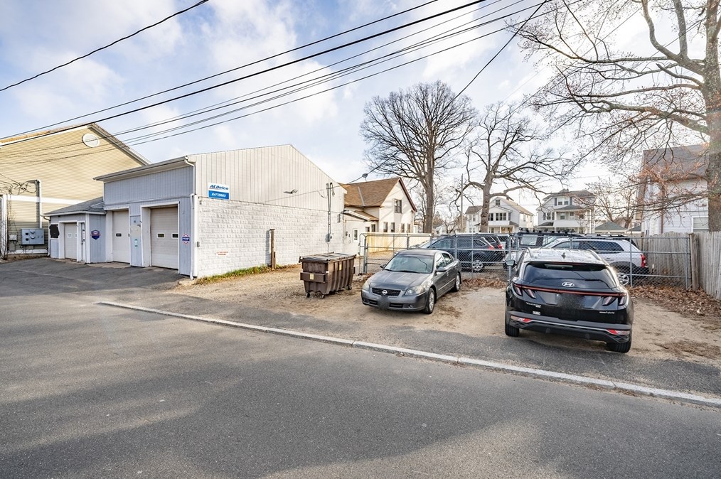 578 Springfield St, Chicopee MA 01013-2853 exterior