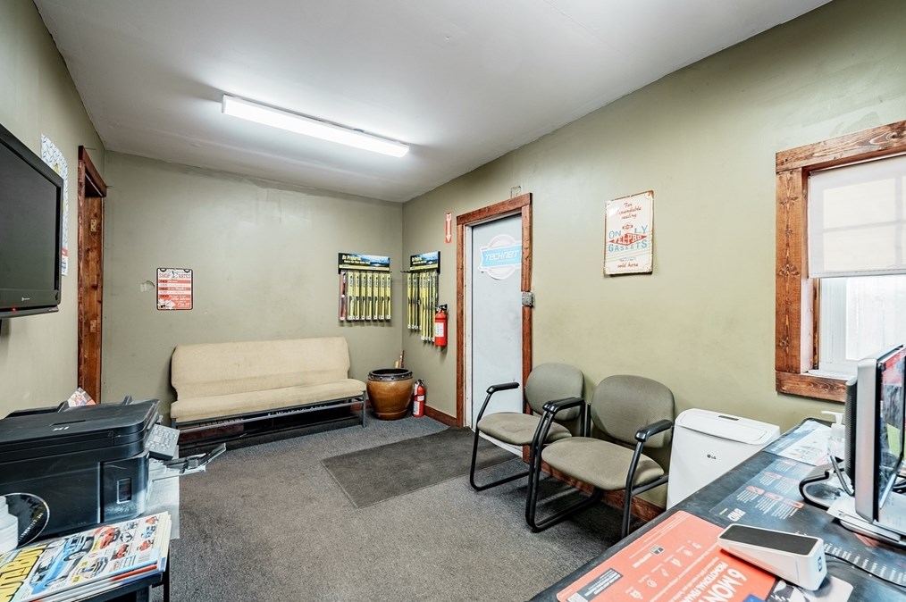 578 Springfield St, Chicopee MA 01013-2853 exterior