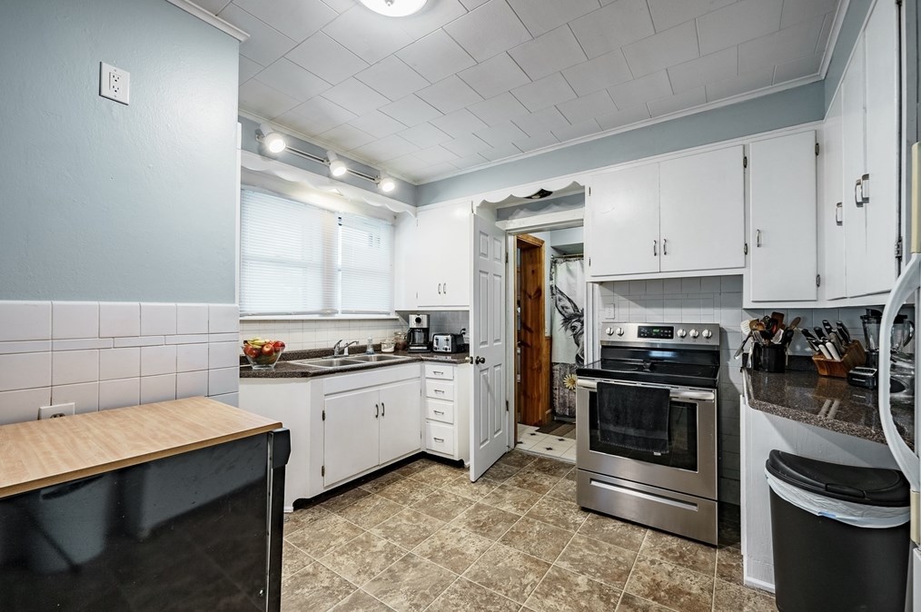 578 Springfield St, Chicopee MA 01013-2853 exterior