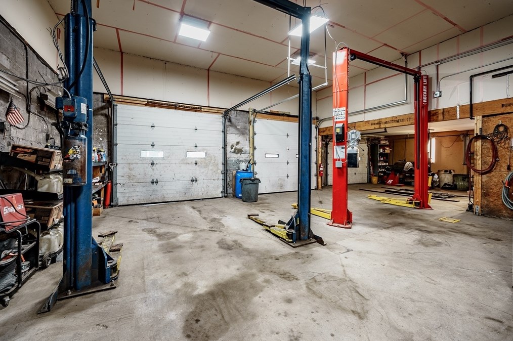 578 Springfield St, Chicopee MA 01013-2853 exterior