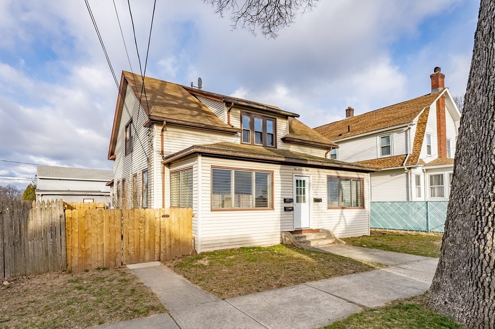 578 Springfield St, Chicopee MA 01013-2853 exterior