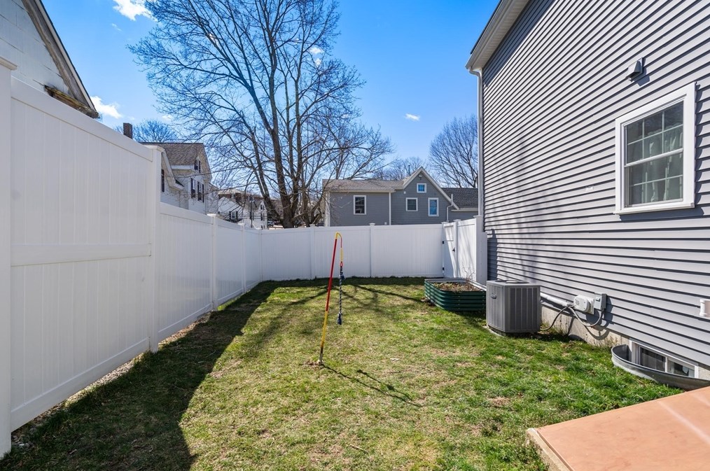 17 Plymouth St, Canton MA  02021-2927 exterior