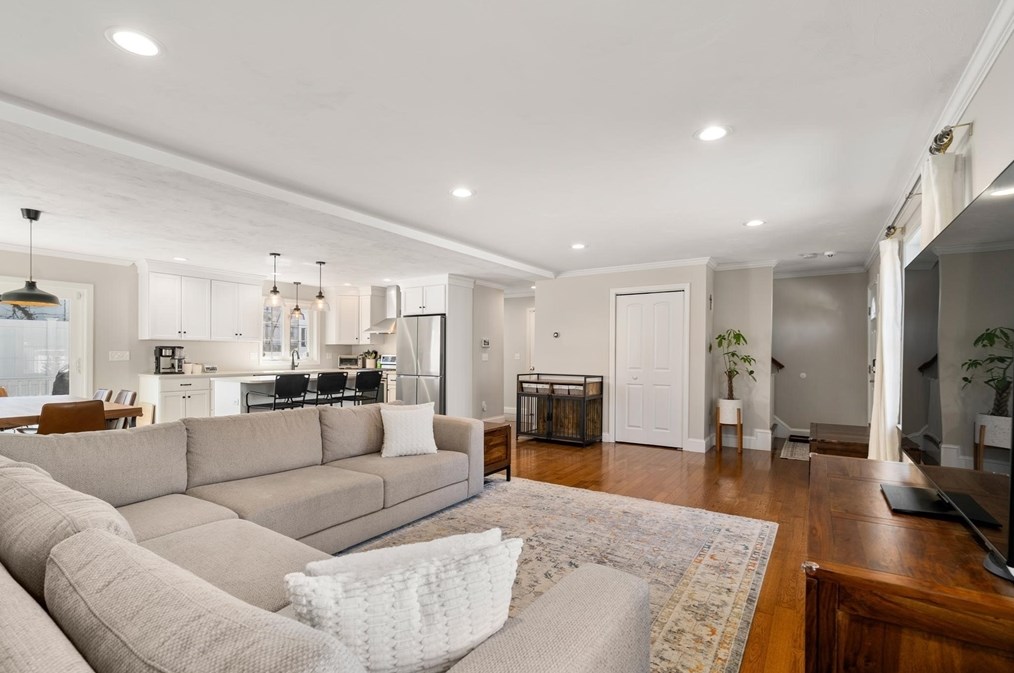 17 Plymouth St, Canton MA  02021-2927 exterior