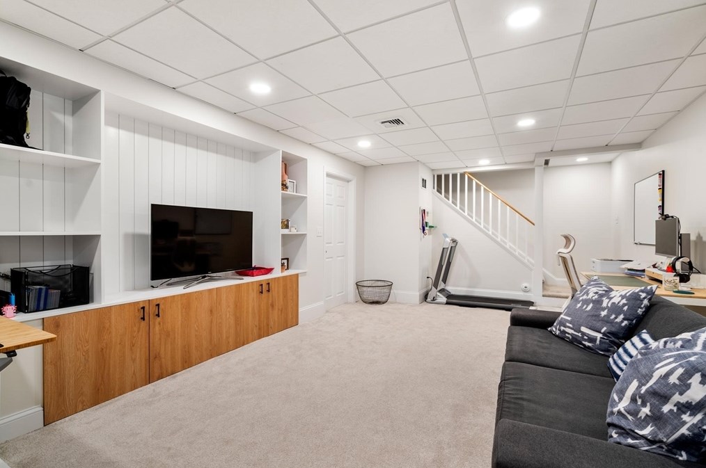 17 Plymouth St, Canton MA  02021-2927 exterior