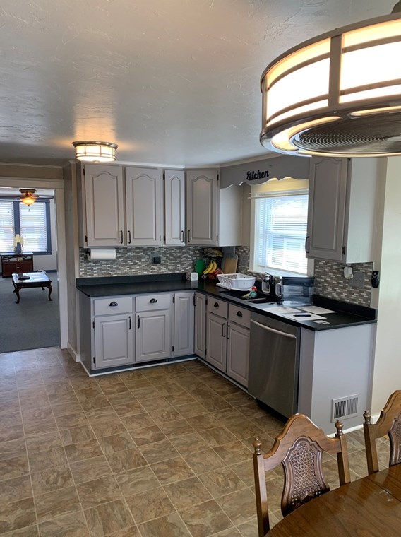 182 Delmont Ave, Worcester MA  01604-3206 exterior