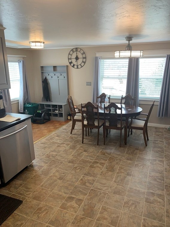 182 Delmont Ave, Worcester MA  01604-3206 exterior