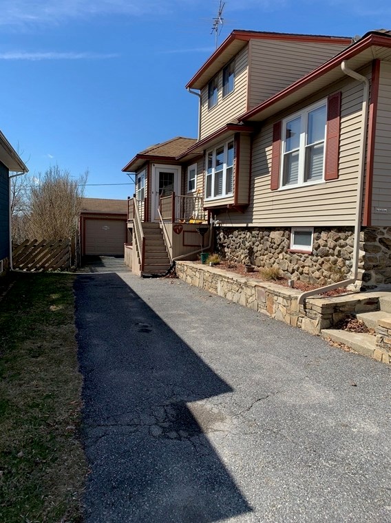 182 Delmont Ave, Worcester MA  01604-3206 exterior