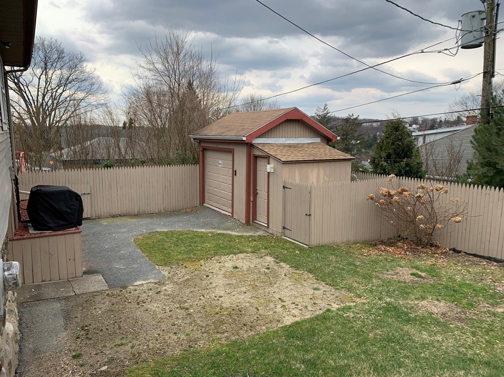 182 Delmont Ave, Worcester MA  01604-3206 exterior