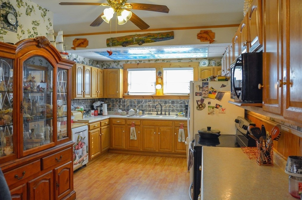 220 Front St, Winchendon MA 01475-1555 exterior