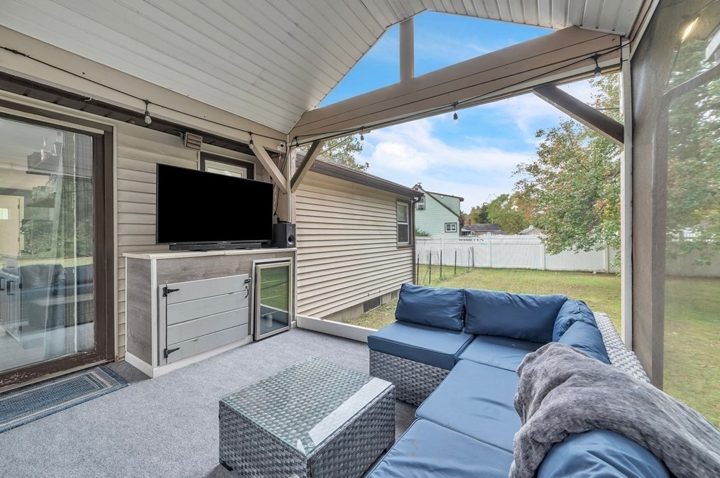 7 Lanebrook Cir, Granby MA  01033-9735 exterior