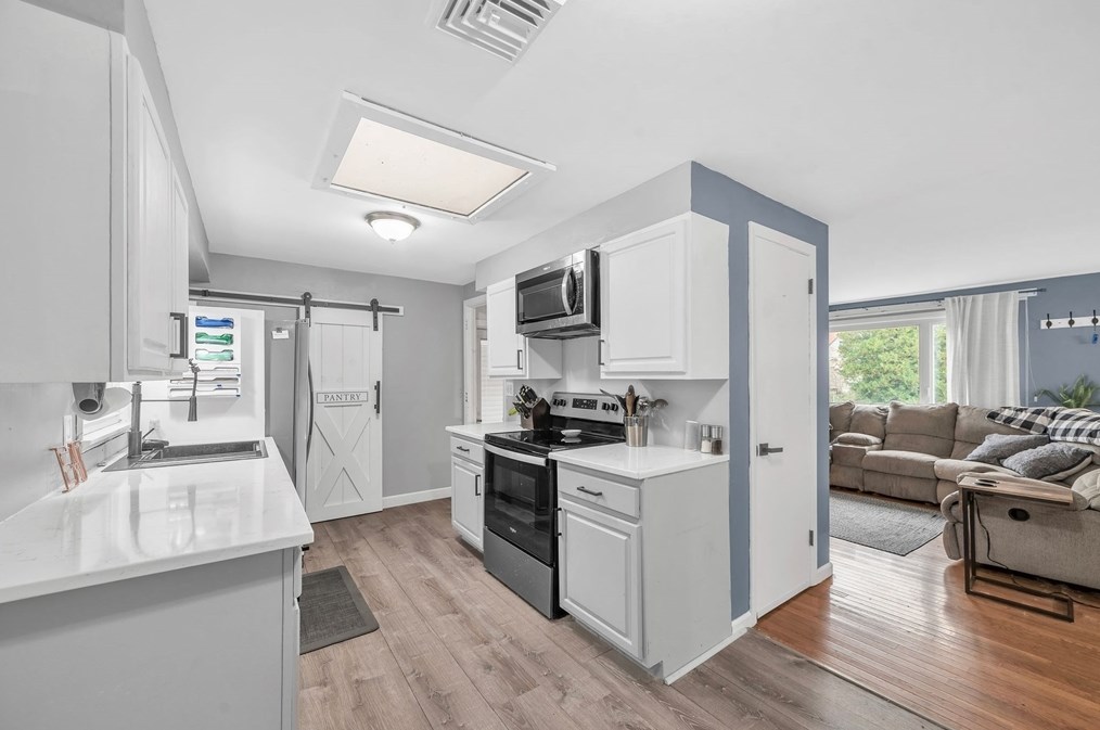 7 Lanebrook Cir, Granby MA  01033-9735 exterior