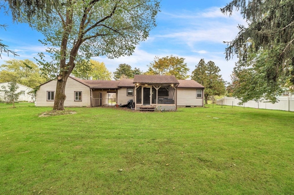 7 Lanebrook Cir, Granby MA  01033-9735 exterior