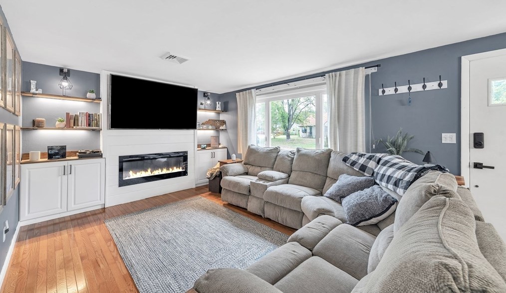 7 Lanebrook Cir, Granby MA  01033-9735 exterior