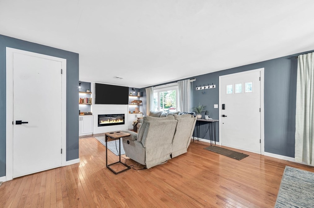 7 Lanebrook Cir, Granby MA  01033-9735 exterior