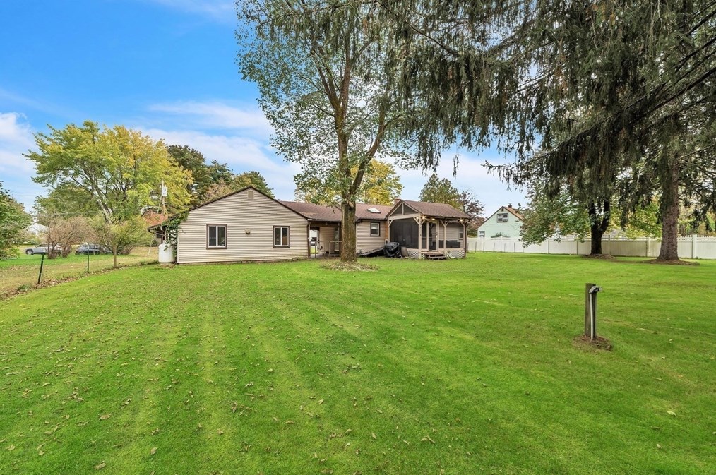 7 Lanebrook Cir, Granby MA  01033-9735 exterior