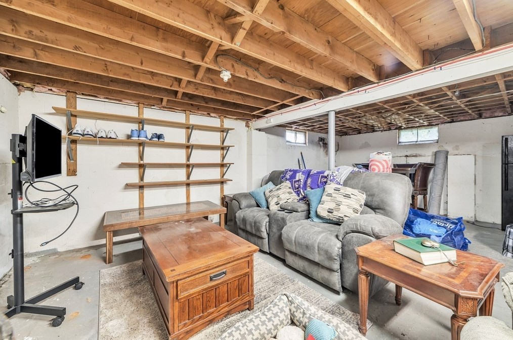 7 Lanebrook Cir, Granby MA  01033-9735 exterior