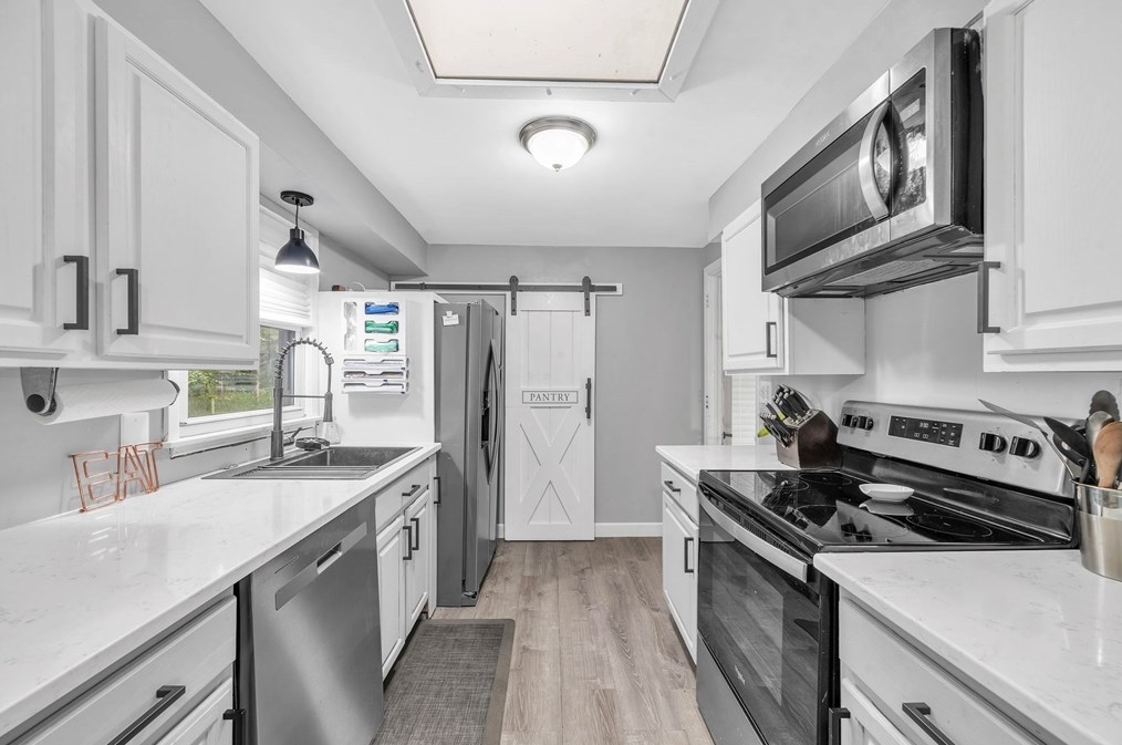 7 Lanebrook Cir, Granby MA  01033-9735 exterior