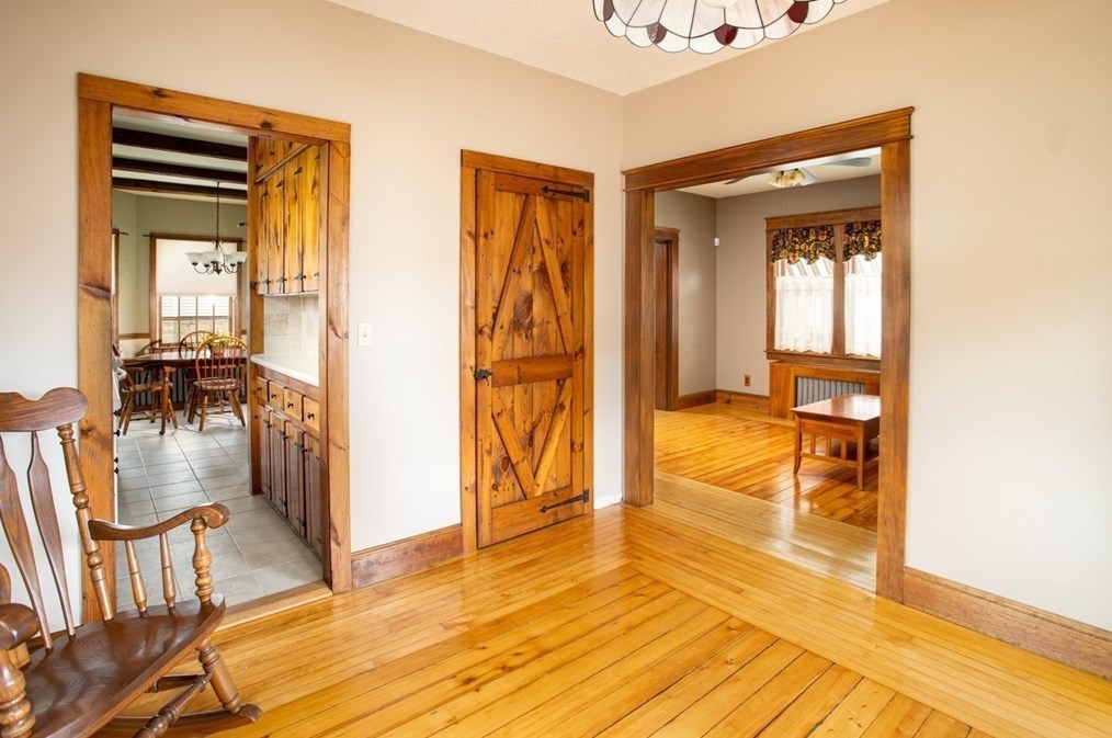 564 Almond St, Fall River MA 02724-1504 exterior