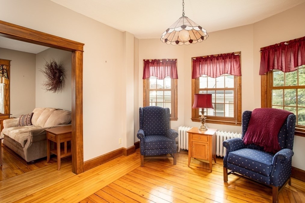 564 Almond St, Fall River MA 02724-1504 exterior