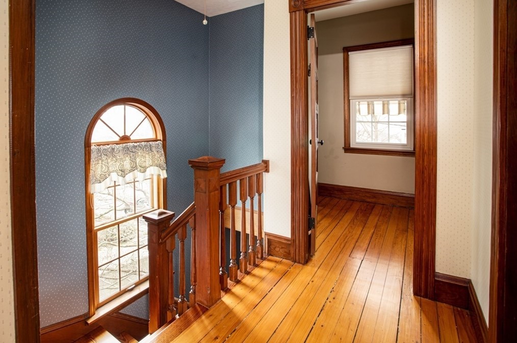 564 Almond St, Fall River MA 02724-1504 exterior