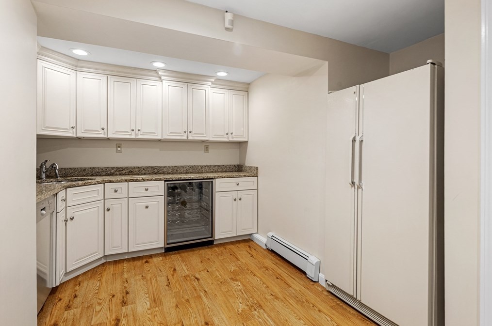 2 Franklin Rodgers Rd, Hingham MA 02043-2664 exterior