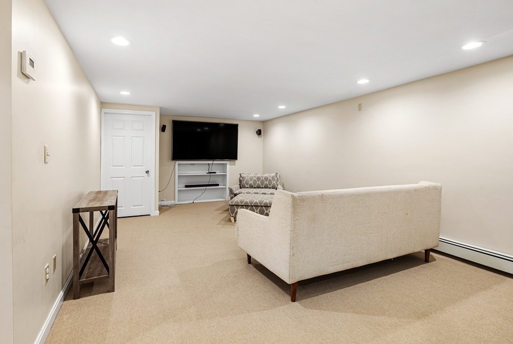 2 Franklin Rodgers Rd, Hingham MA 02043-2664 exterior