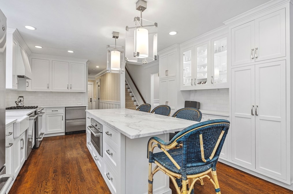 2 Franklin Rodgers Rd, Hingham MA 02043-2664 exterior