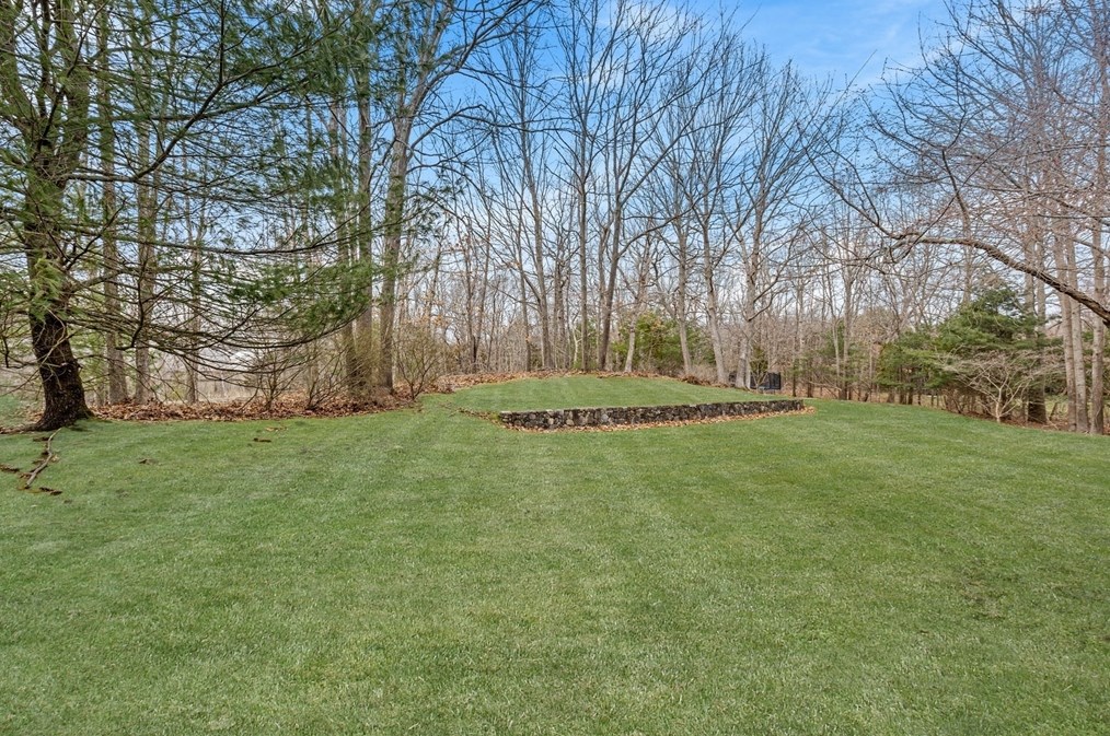 2 Franklin Rodgers Rd, Hingham MA 02043-2664 exterior