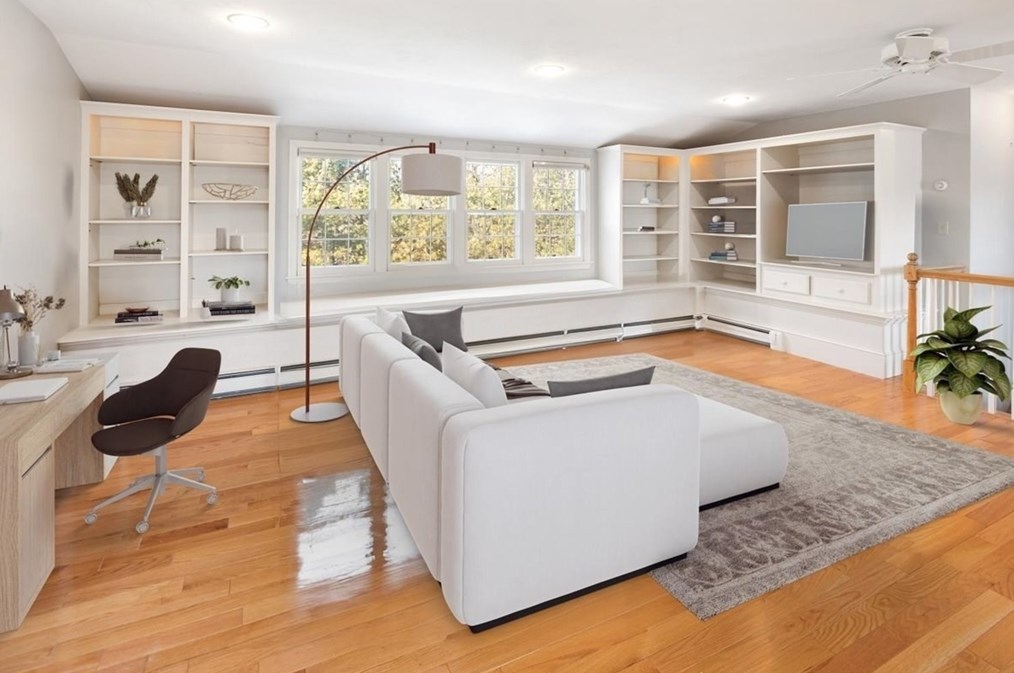 2 Franklin Rodgers Rd, Hingham MA 02043-2664 exterior