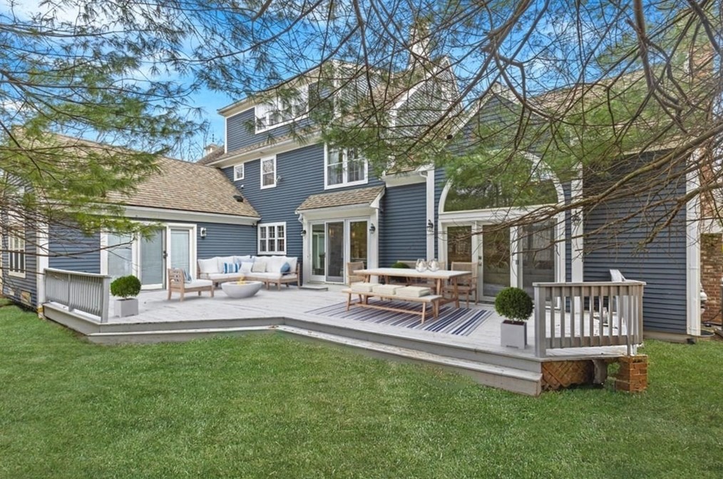 2 Franklin Rodgers Rd, Hingham MA 02043-2664 exterior