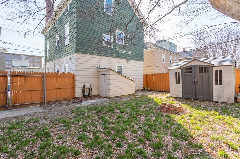 88 Howe St, Fall River MA 02724-2306 exterior