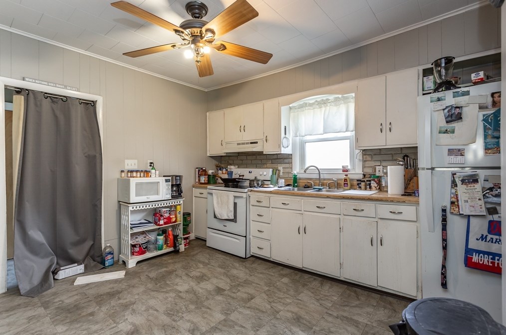 88 Howe St, Fall River MA 02724-2306 exterior