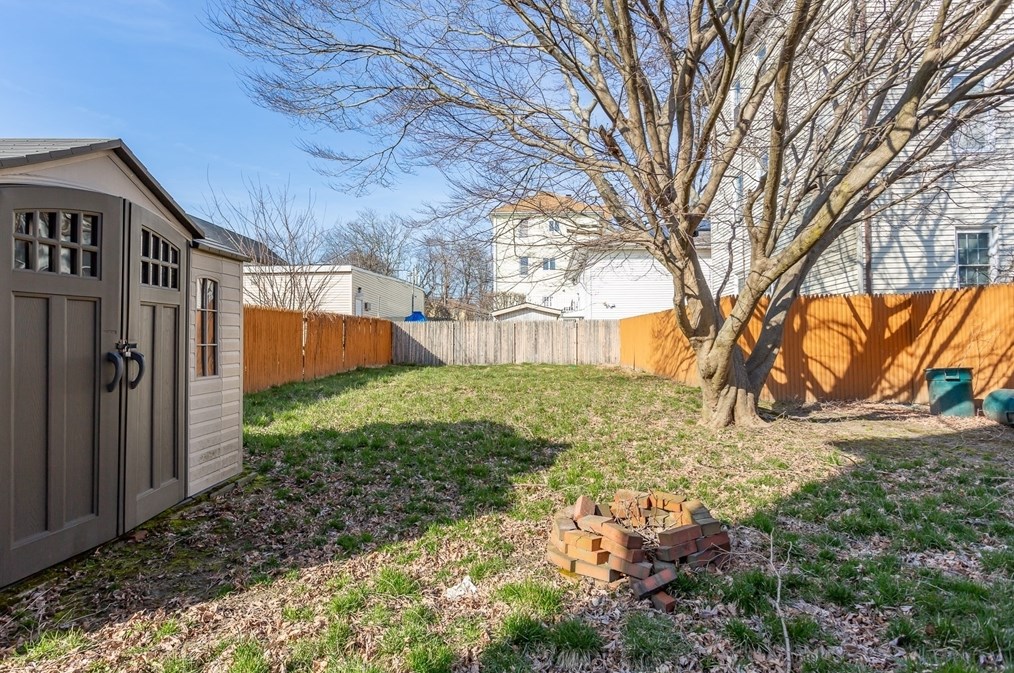 88 Howe St, Fall River MA 02724-2306 exterior