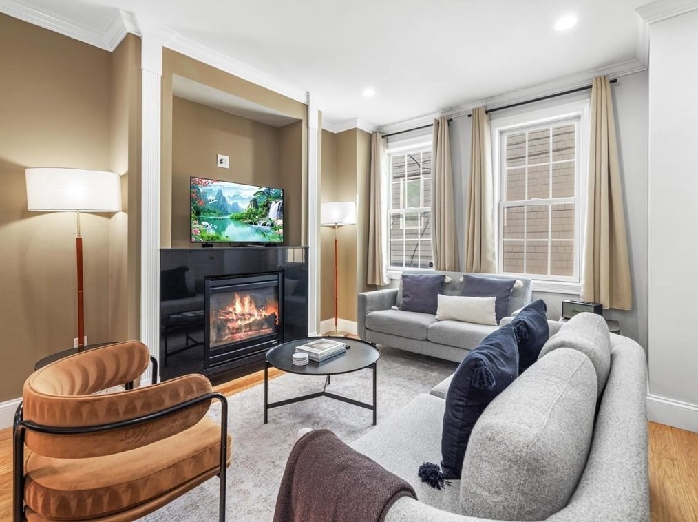 91 Dresser St, Boston MA  02127-1337 exterior