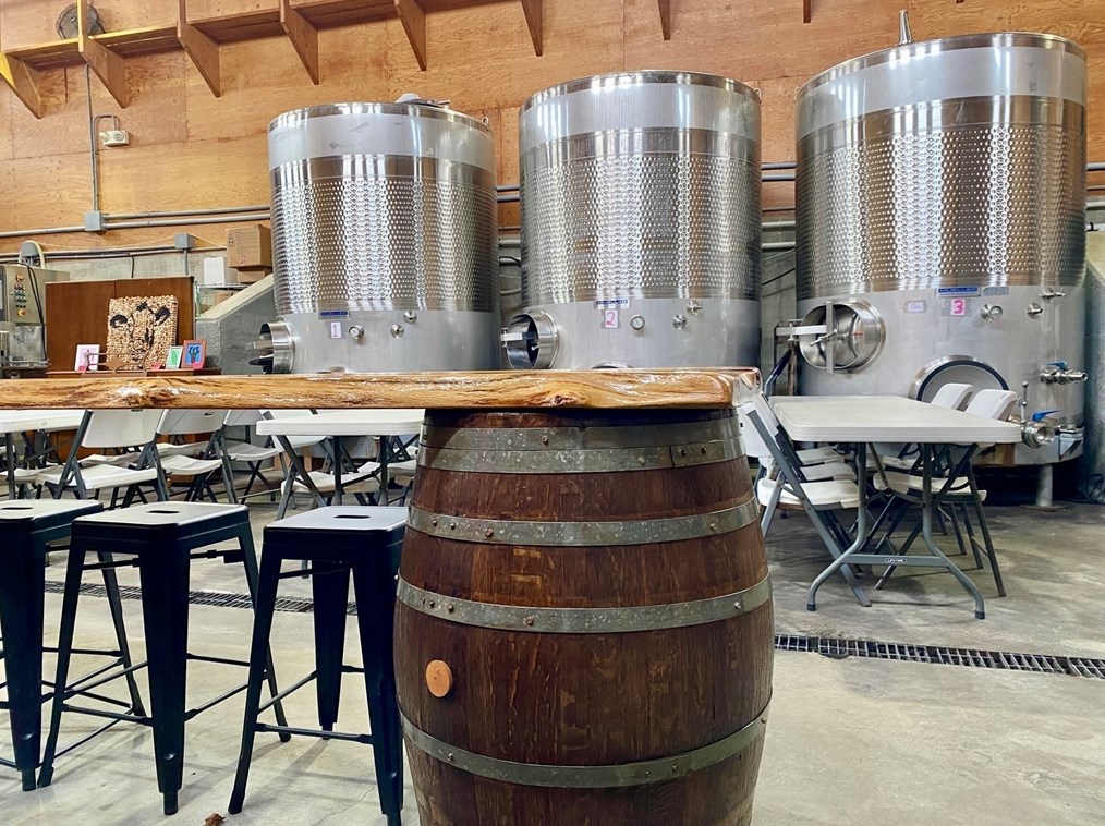 337 Old Fall Riv Rd, Dartmouth MA 02747-1248 exterior