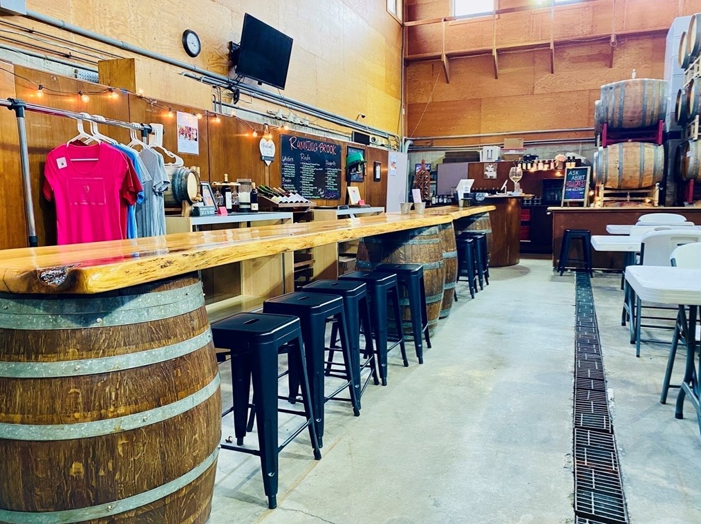 337 Old Fall Riv Rd, Dartmouth MA 02747-1248 exterior