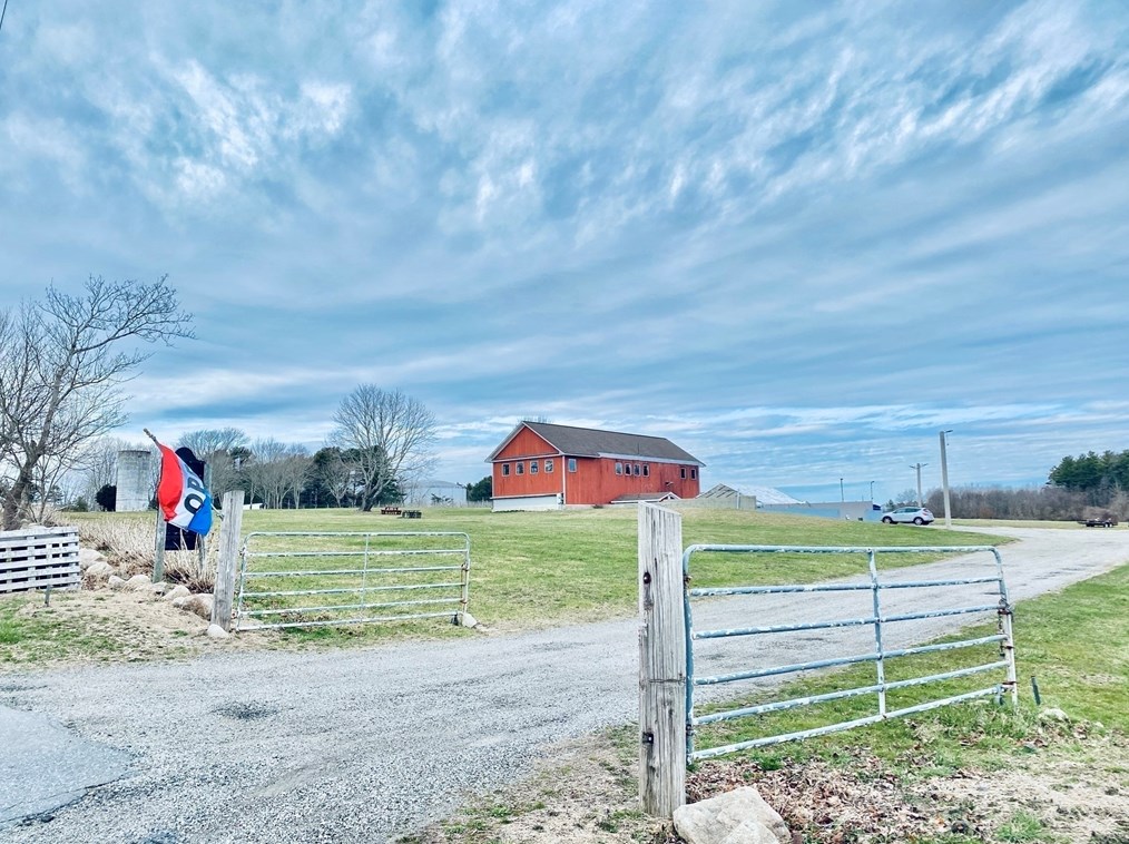 337 Old Fall Riv Rd, Dartmouth MA 02747-1248 exterior