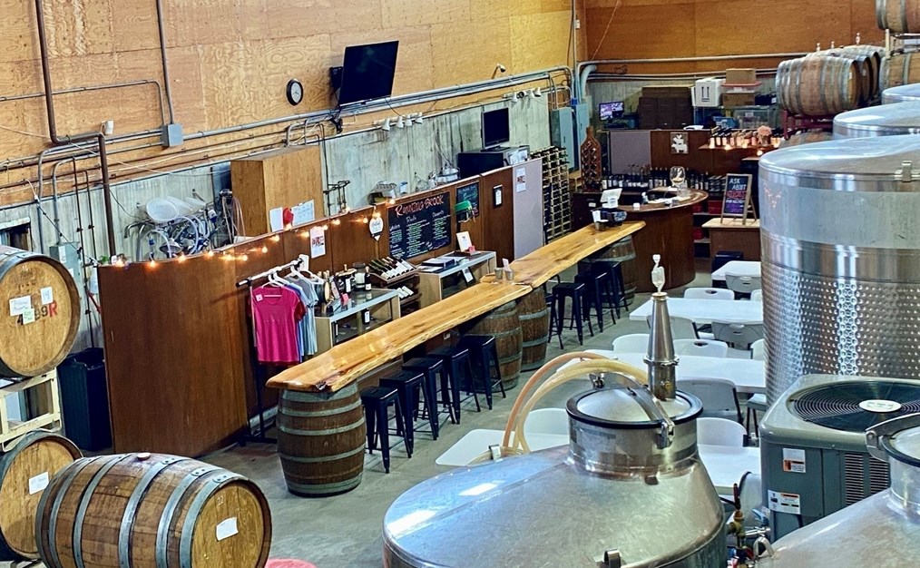 337 Old Fall Riv Rd, Dartmouth MA 02747-1248 exterior