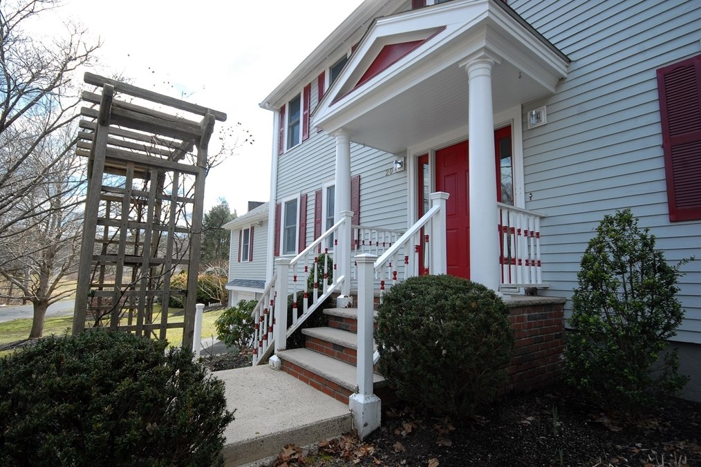 20 Blossom St, Lexington MA  02421-8110 exterior