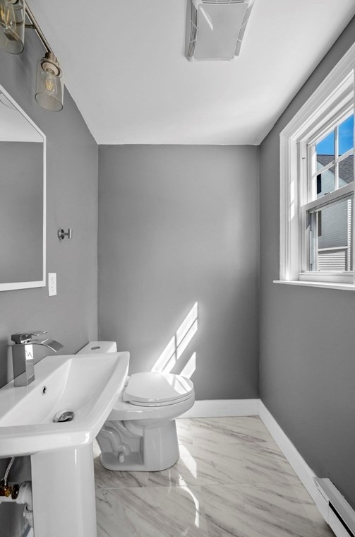 14 Quirk Ct, Newton MA 02458 exterior