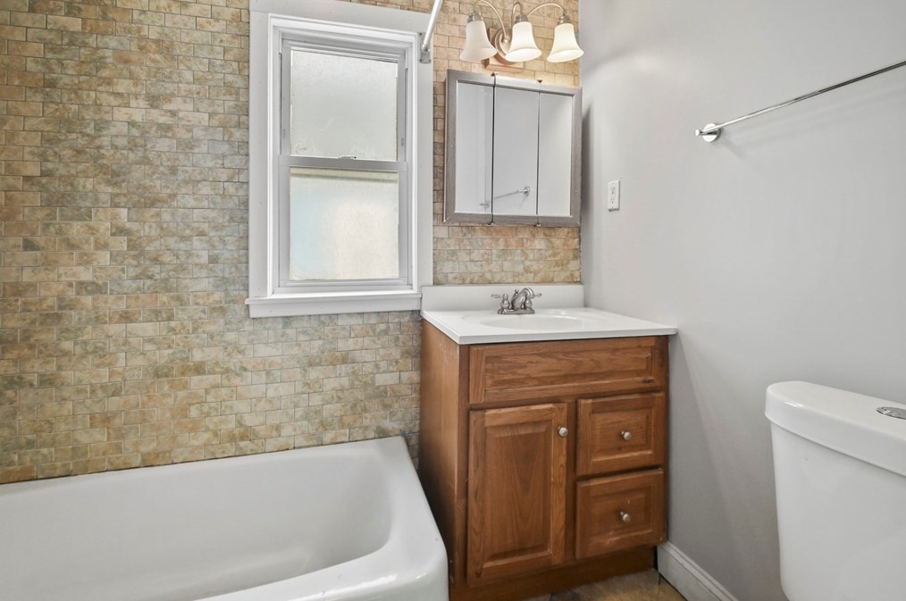 48 Boylston St, Lowell MA 01852-4912 exterior