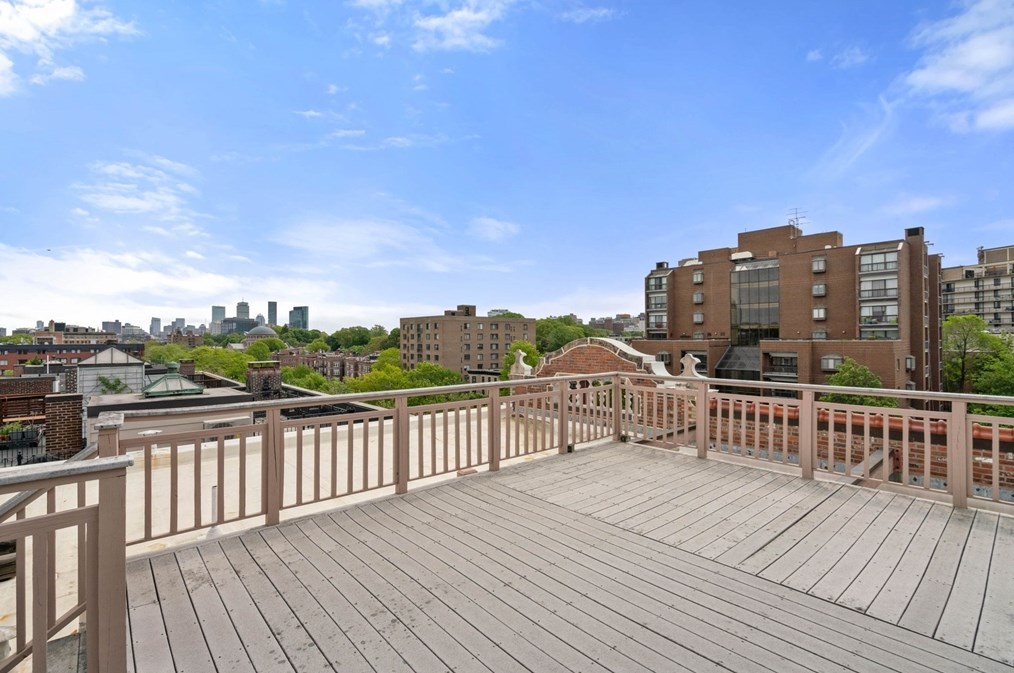 1272 Beacon St, Brookline MA  02446-3754 exterior