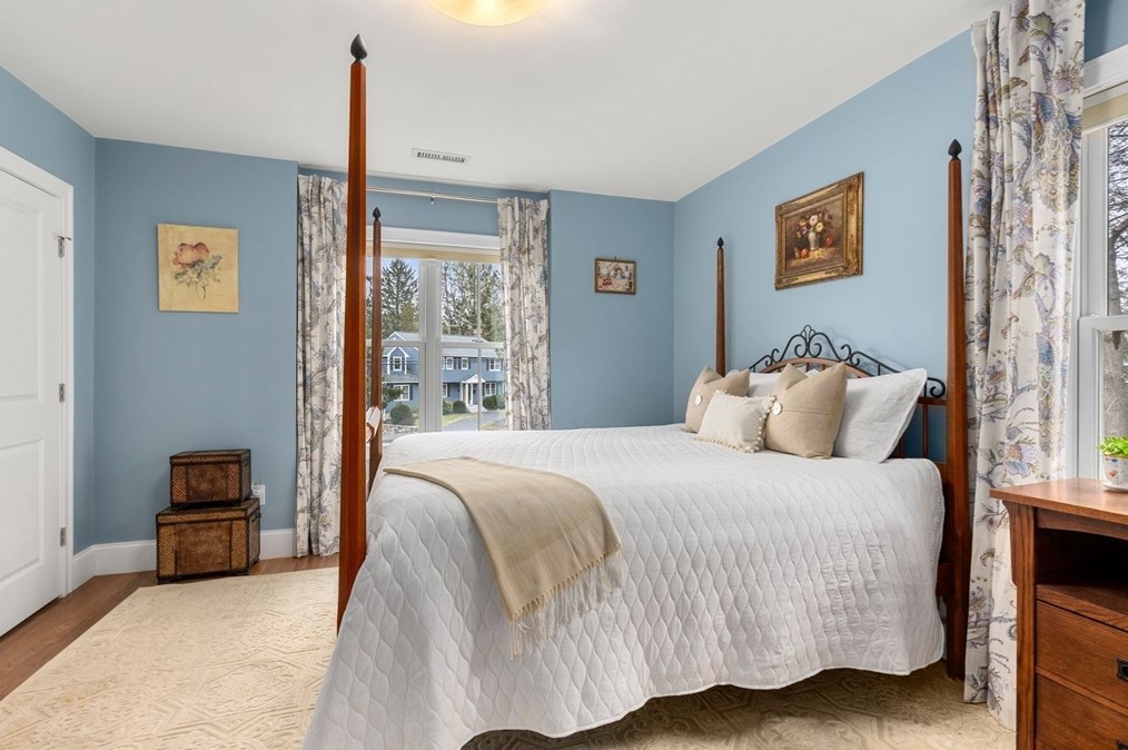 20 Mnr Ave, Wellesley MA 02482-1024 exterior