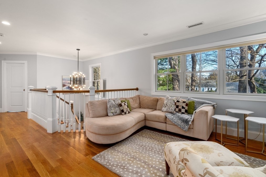 20 Mnr Ave, Wellesley MA 02482-1024 exterior