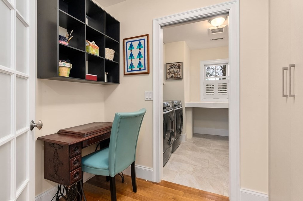 20 Mnr Ave, Wellesley MA 02482-1024 exterior