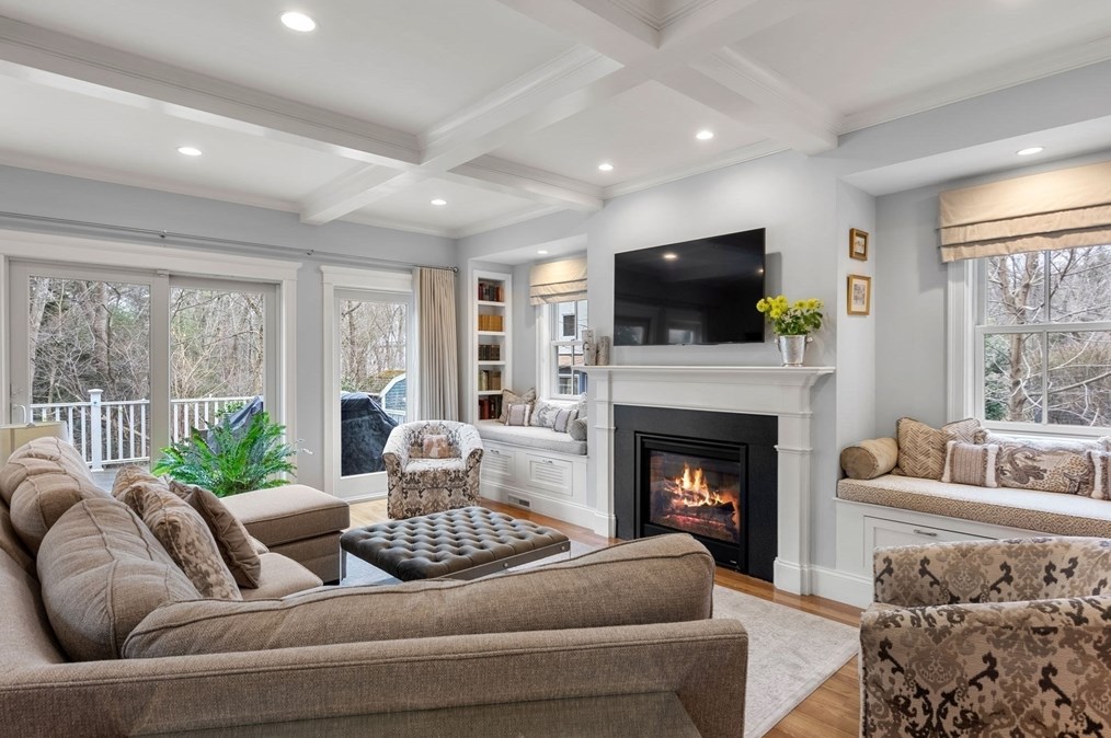 20 Mnr Ave, Wellesley MA 02482-1024 exterior