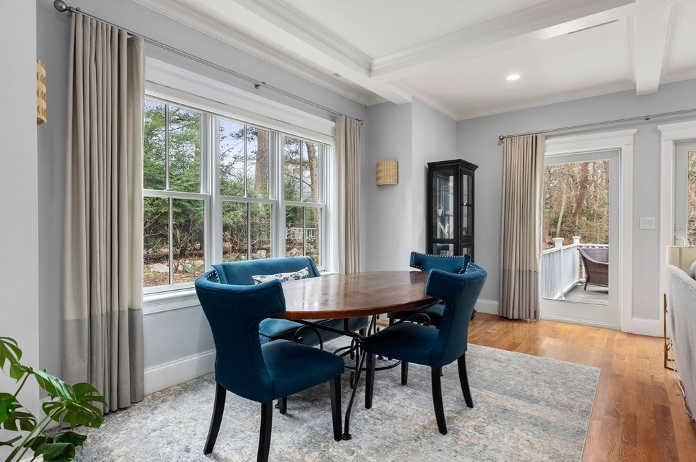 20 Mnr Ave, Wellesley MA 02482-1024 exterior