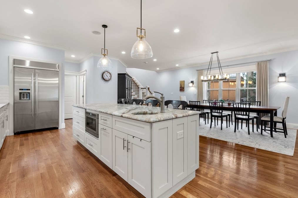 20 Mnr Ave, Wellesley MA 02482-1024 exterior