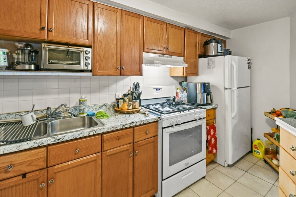 139 Pitman, Fall River MA 02723-2841 exterior