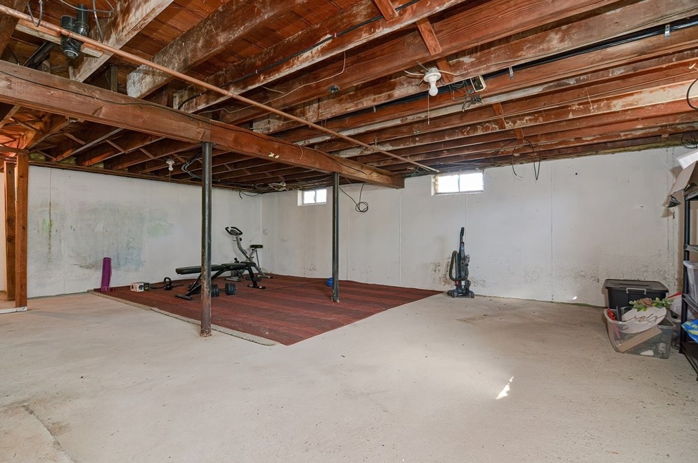 11 Caswell Ct, Douglas MA  01516-2049 exterior